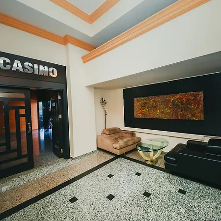Royal And Casino 4*