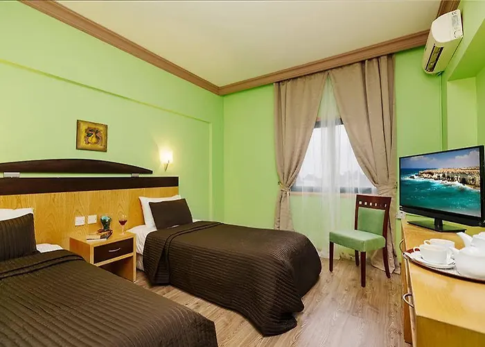 Royal And Casino Hotel