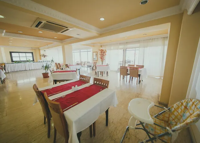 Royal And Casino 酒店 4*