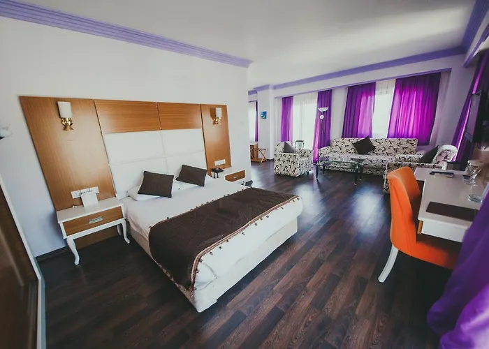 Royal And Casino Hotel