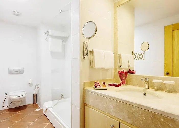 Royal And Casino فندق